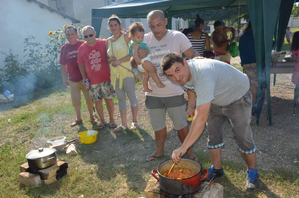 Lecsófőző versenyt rendezett a félegyházi roma közösség