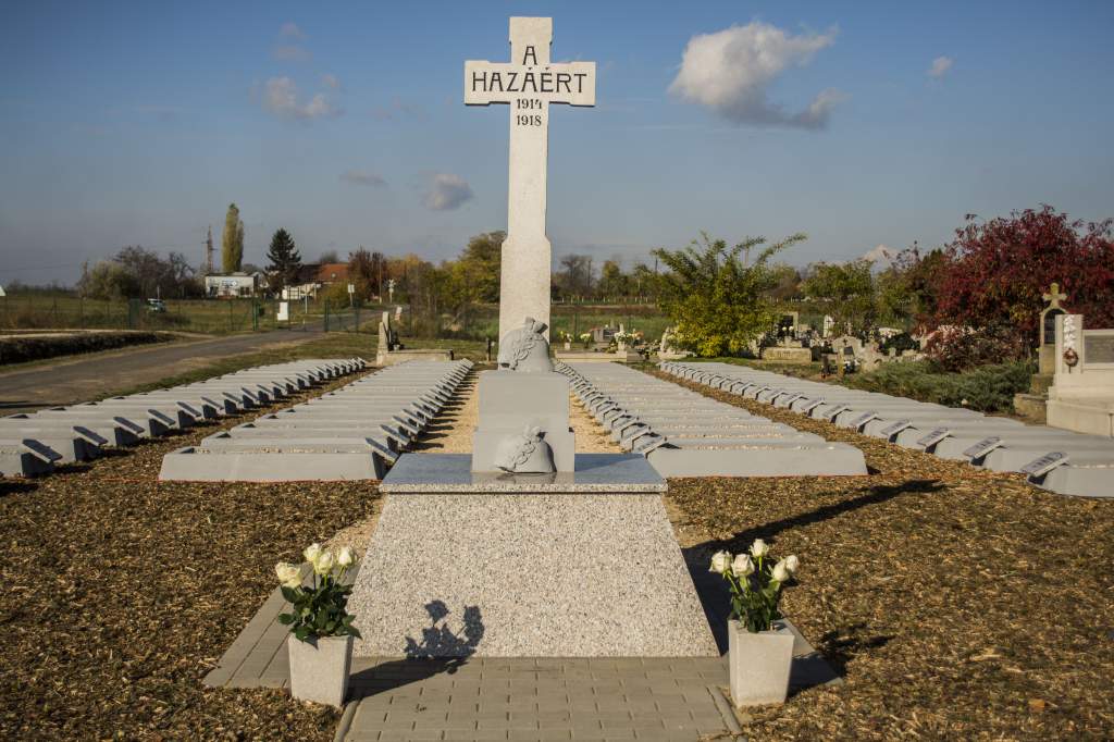 Megújult az első világháborús sírkert a Felsőtemetőben