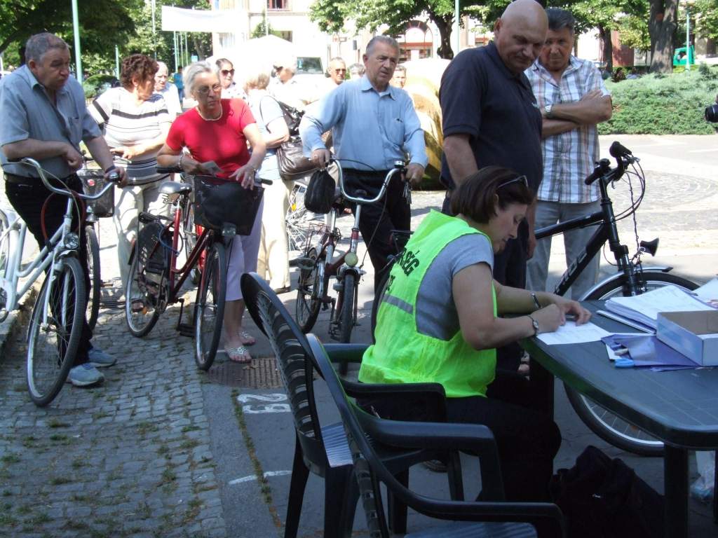 Kerékpár-regisztráció a Béke téren