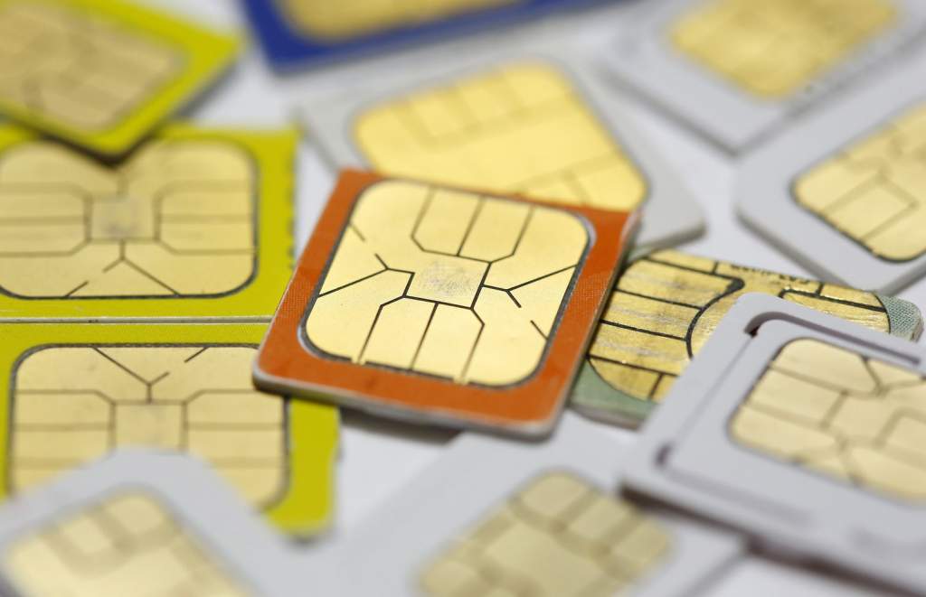 3,5 millió feltöltős SIM-kártyánál kell egyeztetni az adatokat