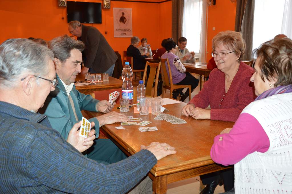 A kártyajáték az idősek körében is népszerű