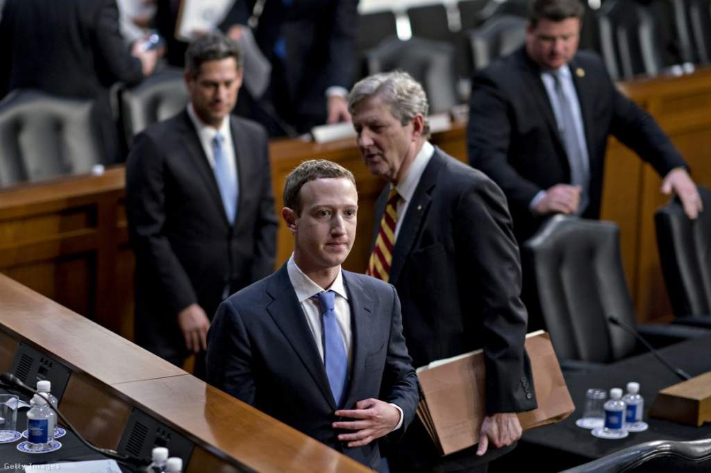 Zuckerberg belengette a fizetős Facebookot