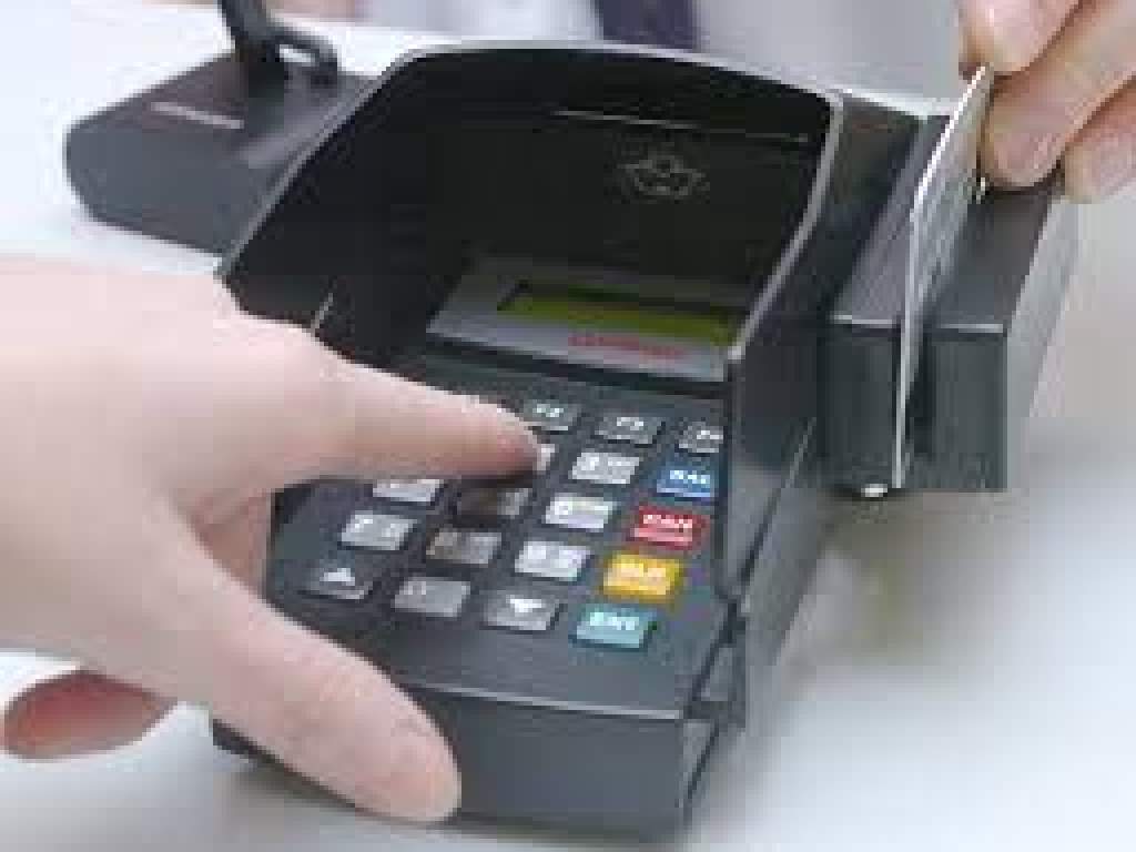 A Földhivatalban is lehet már bankkártyával fizetni