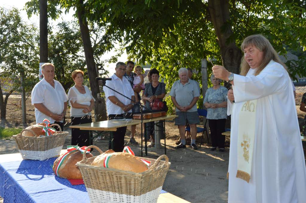 Haleszban és Selymesben is ünnepélyesen szentelték fel az új kenyeret