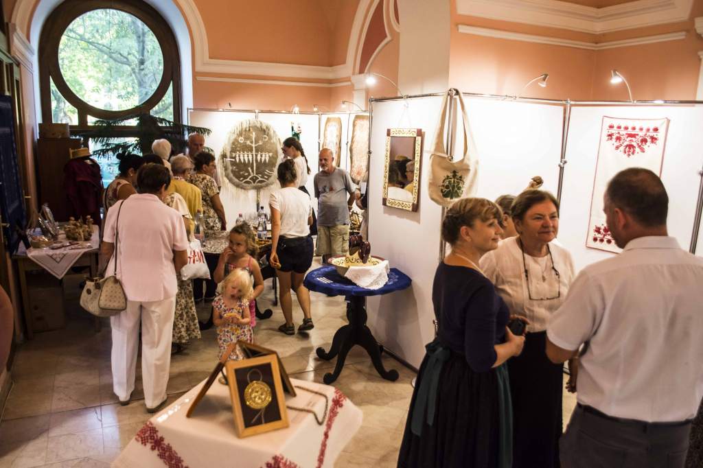A libafesztivál első napján népművészeti kiállítás is nyílt