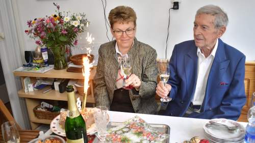 Dr. Jakab Tibor nyugalmazott háziorvost köszöntötték 90. születésnapja alkalmából