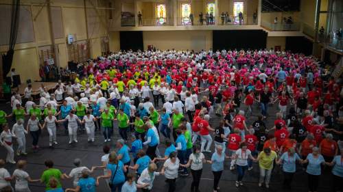 Több száz táncos az első félegyházi találkozón